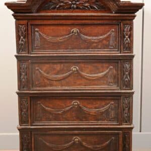 Petit meuble à suspendre en bois teinté et ciré