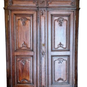 Armoire liégeoise à deux ouvrants sculptés
