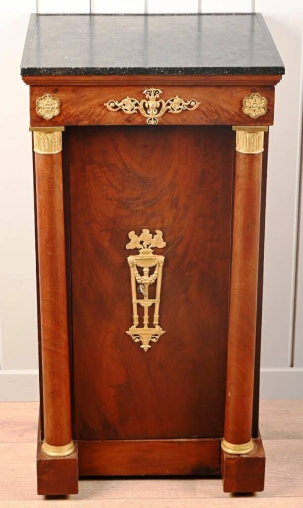 Chevet de style Empire en acajou