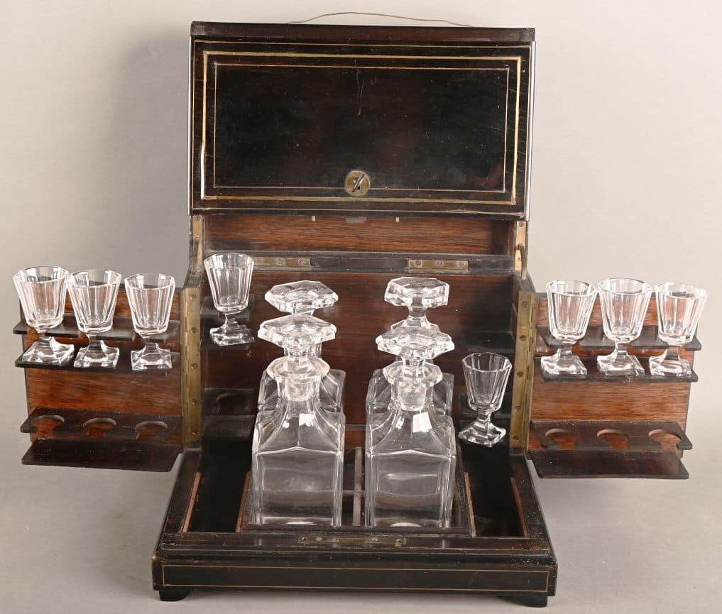 Cave à liqueur en bois noirci