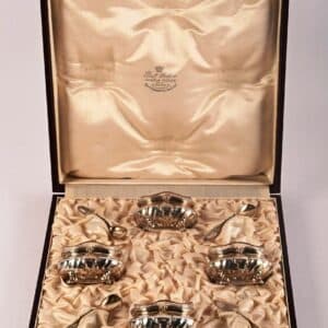 Suite de quatre salières