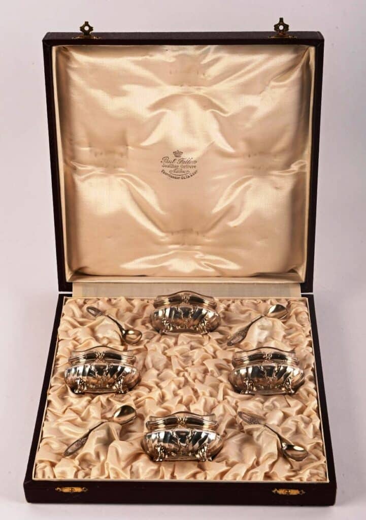 Suite de quatre salières