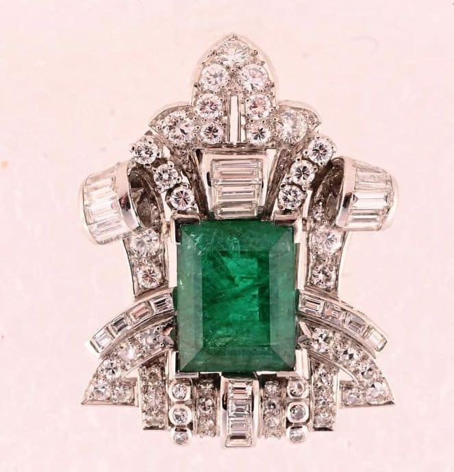 Magnifique broche en platine et émeraude